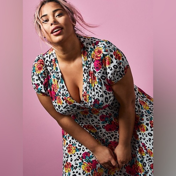 Betsey Johnson x Torrid Dress - Picture 2 of 13